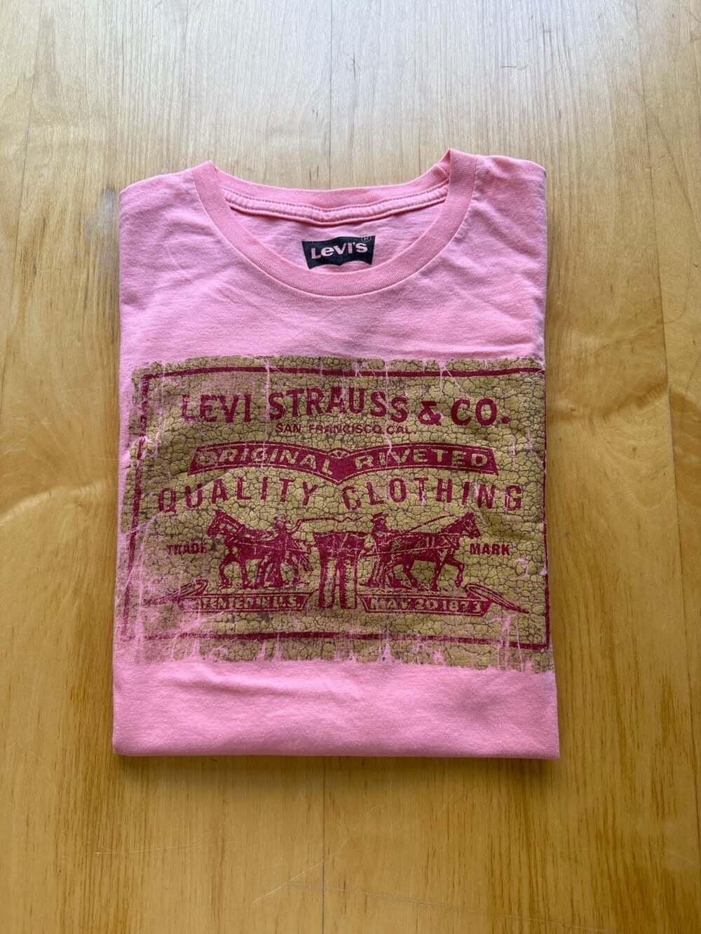 Levi's Graphic T-Shirt Size M Pink Two Horses Patch Logo
